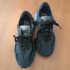 New Balance 327 BKスニーカー