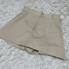 ZARA ベージュ ショートパンツ