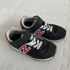 New Balance キッズスニーカー 黒/赤　373