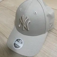 New Era 9FORTY ベージュキャップ