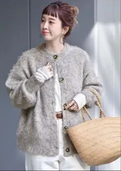 Bebeod 新品 STORY12月号掲載 フェイクファージレ ホワイト - メルカリ