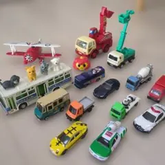 トミカ中心 ミニカーセット 動物フィギュア付き アンパンマンバス 飛行機など