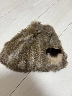 ラビットファー素材のブラウンニット帽