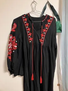 ワンピース　民族風　刺繍　レディース