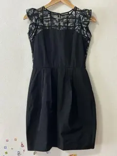 結婚式　披露宴　kaene フリル袖 黒 タイト膝丈ワンピース