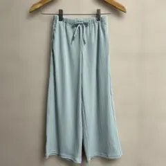 GU はプリーツパンツ