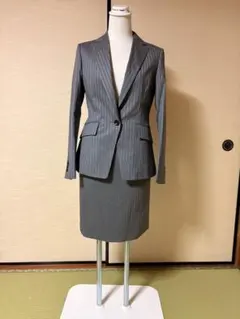 レディーススーツ　グレー