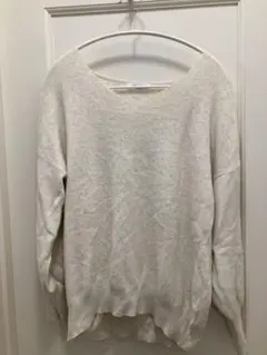 Té chichi ラメ入りクリーム色Vネックセーター