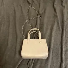 ベージュショルダーバッグ