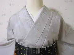 本場白大島紬：花風車と熨斗目：細かい蚊絣：袷正絹：背中シミ２つ：S-16のサムネイル
