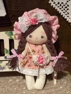 ピンクちゃん　小さなカントリードールちゃん　ハンドメイド