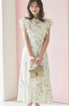 シアーストライプニュアンスフラワーラッフルフリルワンピース　ピンク