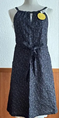 シビラブラック　刺繍のお花生地　新品　エプロンのサムネイル