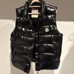 MONCLER ブラック ダウンベスト
