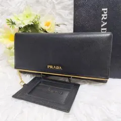 人気モデル✨プラダ◇パスケース付きフラップ長財布　メタルバーゴールド金具黒レザー