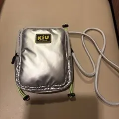 美品KiU ショルダーバッグ シルバーのサムネイル
