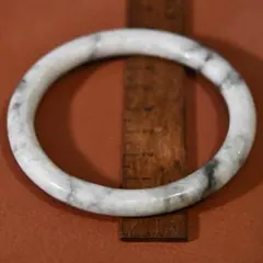 希少✨猫の手彫刻】天然石岫玉 牛柄猫 肉球 バングル 60mm 腕輪 お守り 