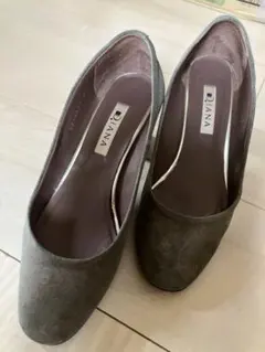 ゲリラ価格今発送のみ！ DIANA グレーカーキ スエード パンプス