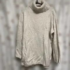 UNIQLOタートルネックニットオフホワイト