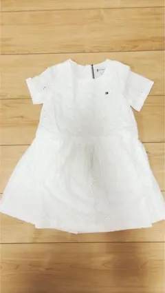 TOMMY HILFIGER ホワイトのフォーマルワンピース、サイズ104cm