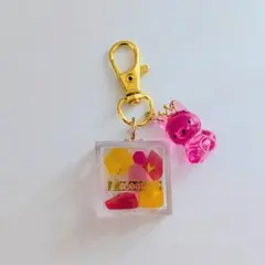 琥珀糖　王冠うさぎ　四角形　ピンク系　レジンキーホルダー