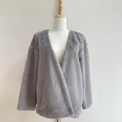 美品【関西ファ】フェイクファージャケットM グレージュ系 ゆったり ボタンレス