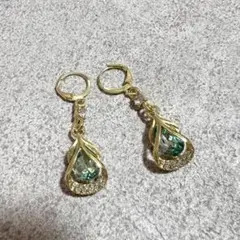 【ブルー】ドロップストーン ゴールドピアス