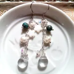フローライトとターコイズ　シェルのお花　ロングピアス