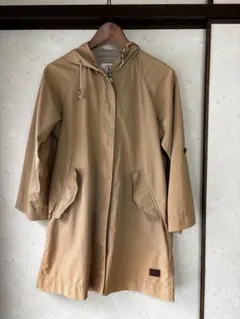 AIGLE ベージュ フード付き マウンテンパーカー