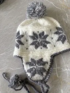 冬用ニット帽 耳当て付き　雪の結晶デザイン
