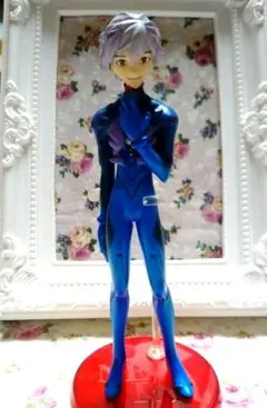 エヴァンゲリオン　カヲル　 青いプラグスーツ フィギュア赤い台座着き