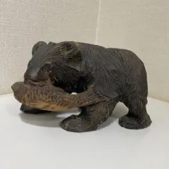 木製クマの彫刻 魚付き