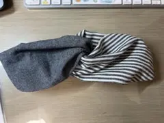 ツイストデザイン ヘアバンド グレー ストライプ
