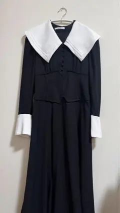 snidel ブラックワンピース ホワイト襟付き