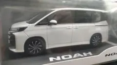 新型 ノア ミニカー カラーサンプル プラチナホワイトパールマイカ 90後期のサムネイル