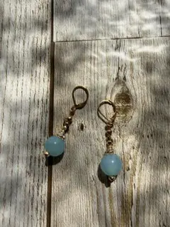 水色ビーズのフックピアス