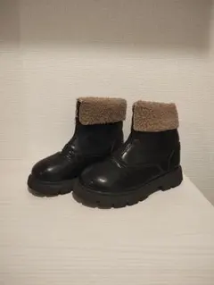 SHIEN ブラックショートブーツ ベージュファー付き