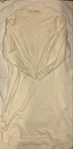 【earth】長袖　ロングtシャツワンピース クリーム色 マタニティ