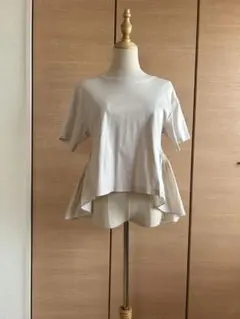 FENNEL ライトベージュ　ペプラムデザイン 半袖Tシャツ