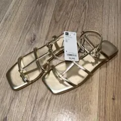 ⭐︎新品未使用タグ付き⭐︎GU ナローストラップフラットサンダル ゴールド Sサイズのサムネイル