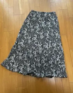 スローブイエナ　花柄　ランダムプリーツスカート　黒系