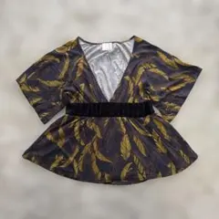美品☆BEARDSLEY☆ビアズリー☆Vネックトップス☆ブラウス☆カットソーのサムネイル