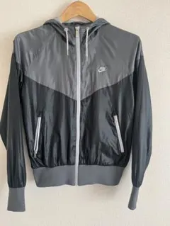 ナイキ NIKE ウィンドブレーカーウィンドランナー　ナイロンパーカーレディース
