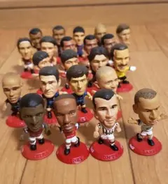 サッカー選手フィギュア 24体セット ボトルキャップ。