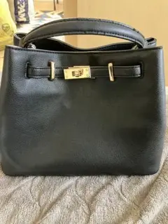 ブラックレザーハンドバッグのサムネイル