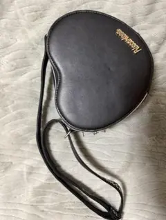 ハート型　黒　可愛いショルダーバッグ