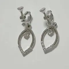 キラキラ揺れる　ドロップイヤリング　ラインストーン シルバーカラー　ネジバネ