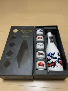 聖飽魔酒　35周年記念酒 純白　お猪口つき 聖飢魔酒 魔暦廿漆年 赫碧合併（セット）ホワイトボトル仕様 – 聖飢魔
