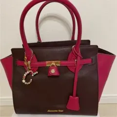 サマンサヴェガハンドバッグ。チャーム付き。