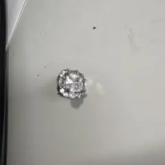 スクエアカットクリスタルピアス(片耳用)